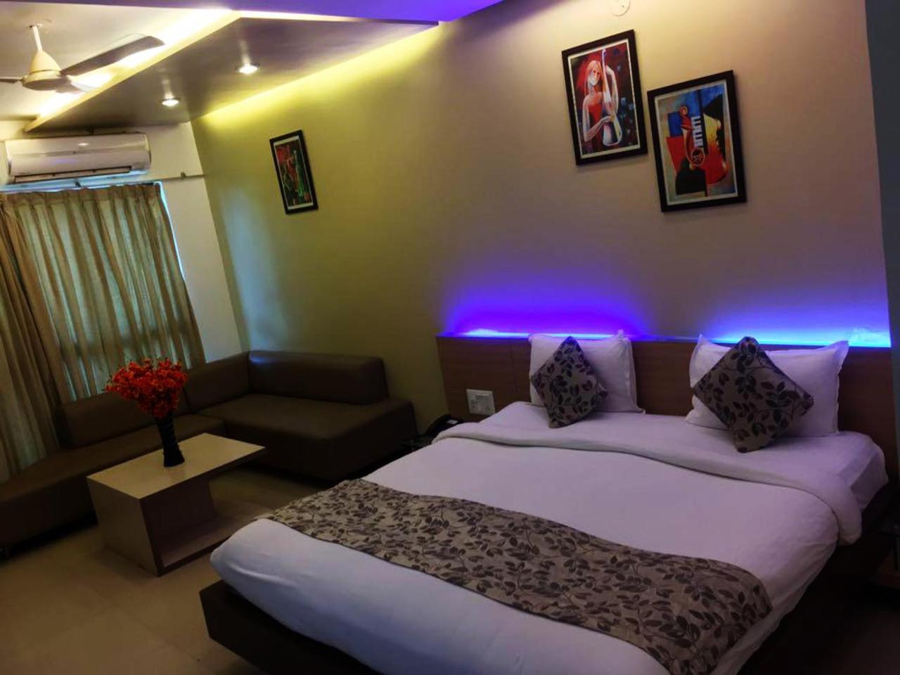 Cotton County Club And Resort Hubli Buitenkant foto