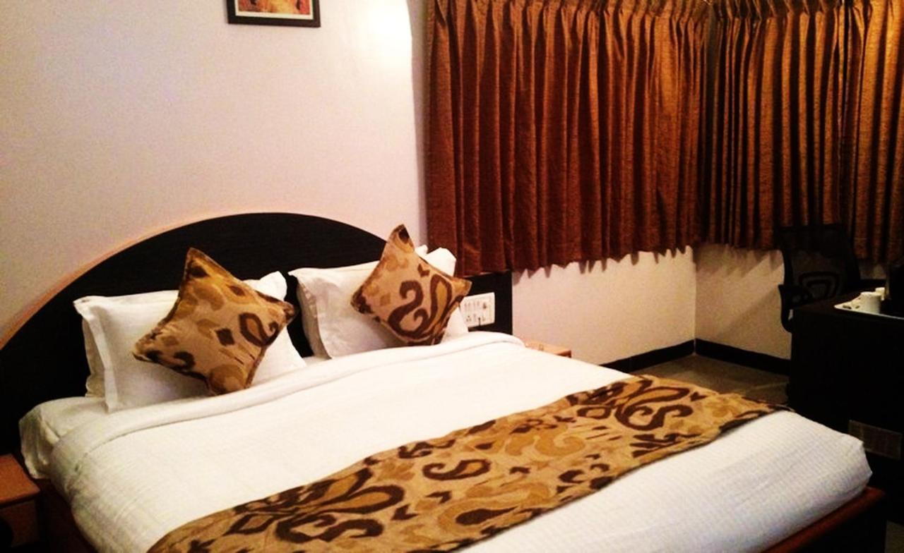 Cotton County Club And Resort Hubli Buitenkant foto