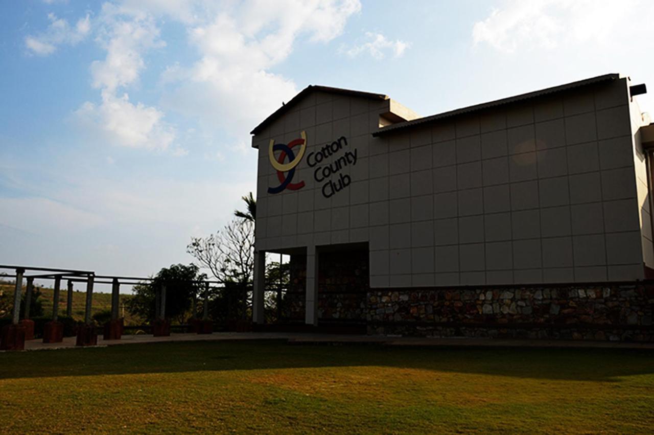 Cotton County Club And Resort Hubli Buitenkant foto