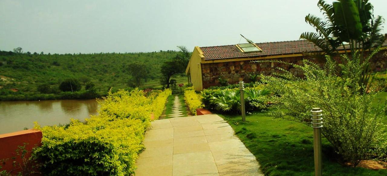 Cotton County Club And Resort Hubli Buitenkant foto