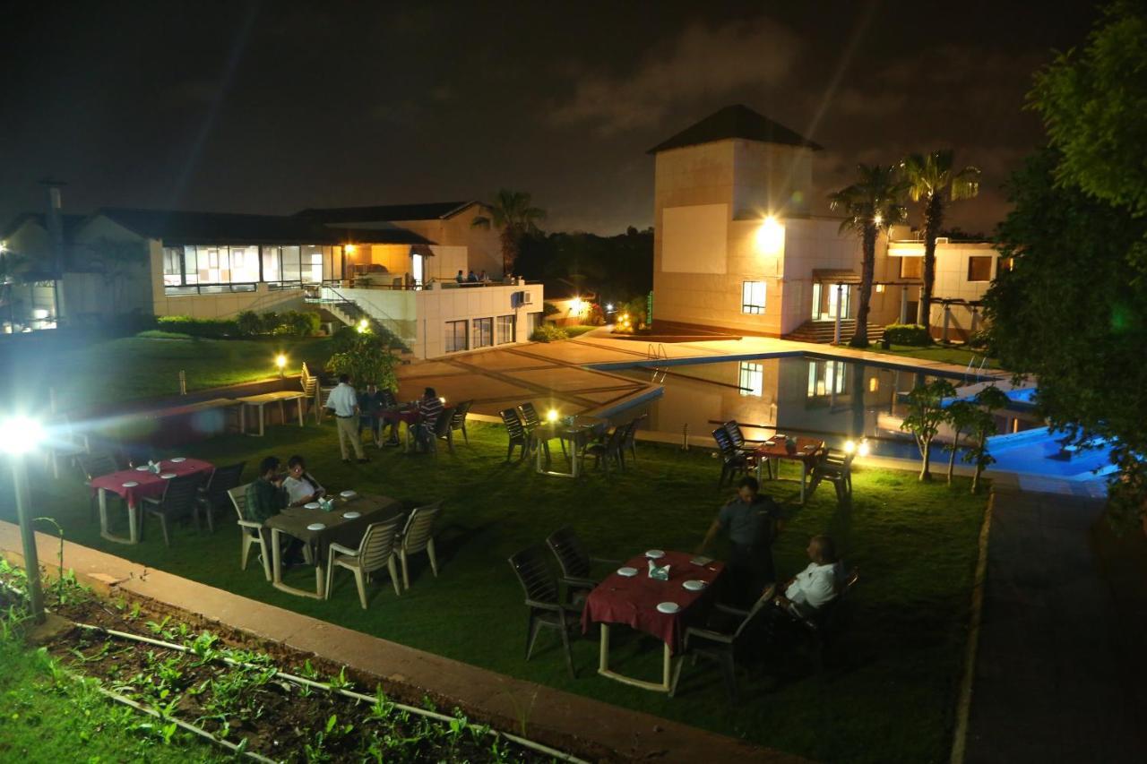 Cotton County Club And Resort Hubli Buitenkant foto